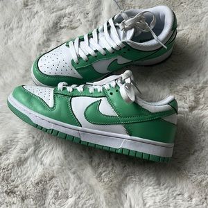 NIKE DUNKS